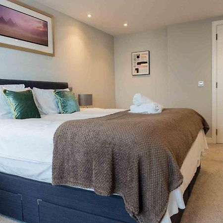 Gunwharf Quays Apartments 포츠머스 외부 사진