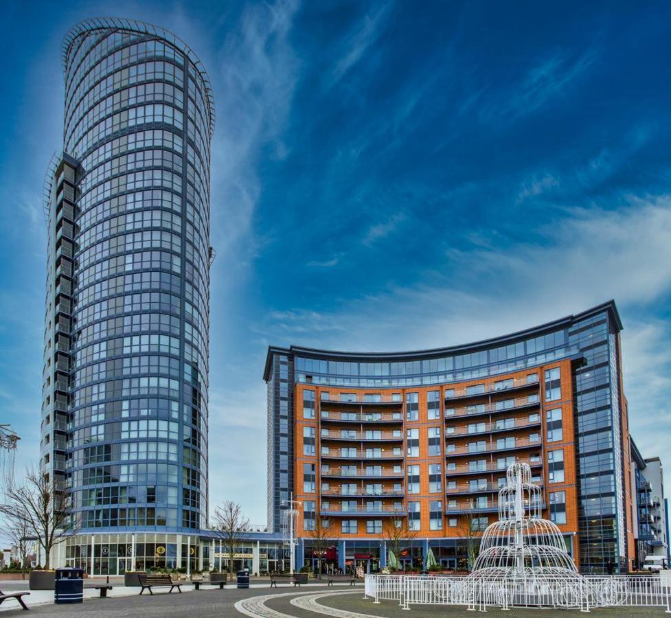 Gunwharf Quays Apartments 포츠머스 외부 사진
