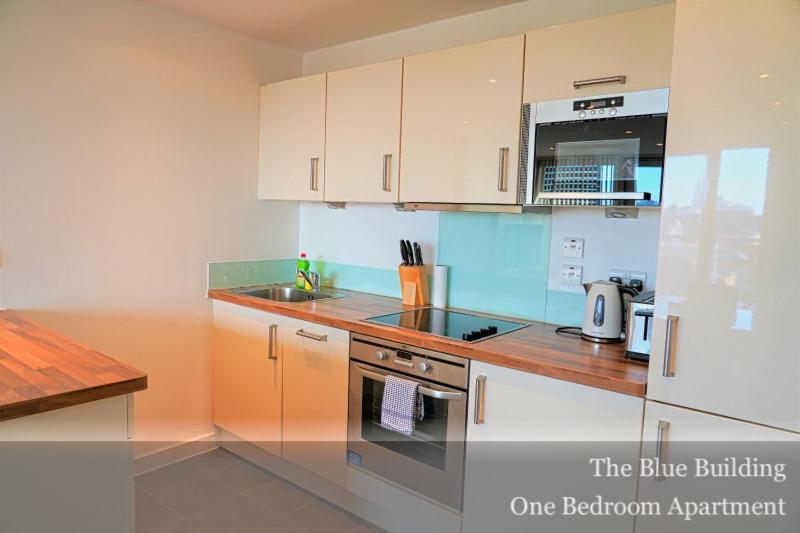 Gunwharf Quays Apartments 포츠머스 외부 사진