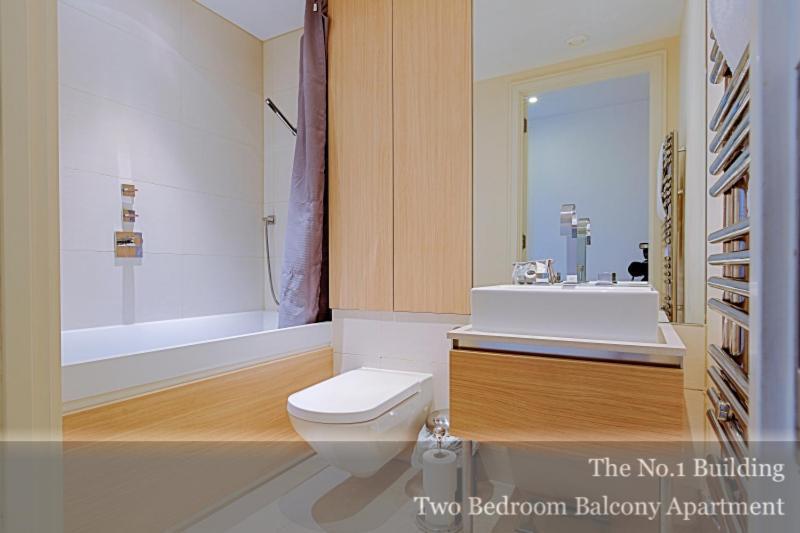 Gunwharf Quays Apartments 포츠머스 외부 사진