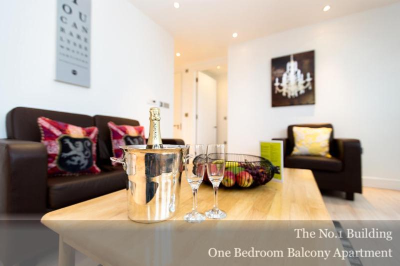 Gunwharf Quays Apartments 포츠머스 외부 사진