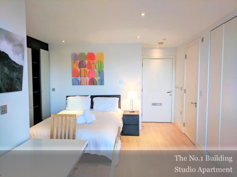 Gunwharf Quays Apartments 포츠머스 외부 사진