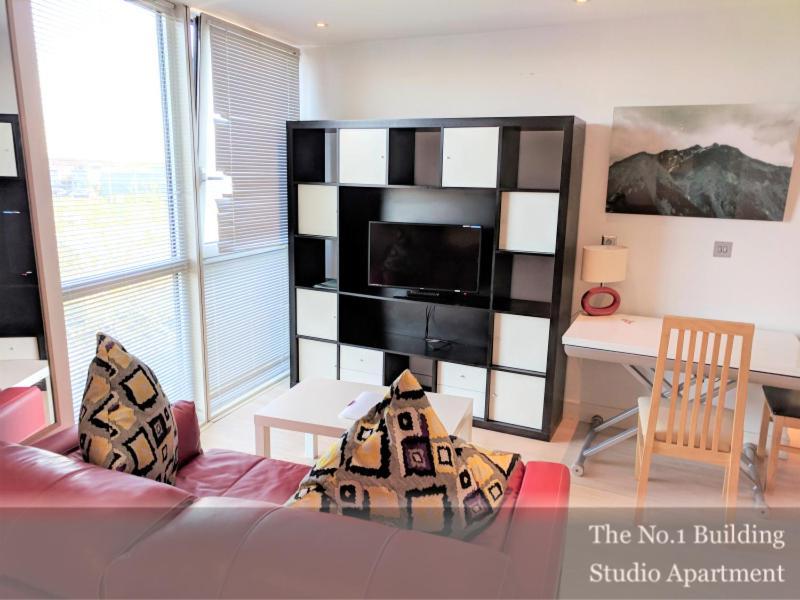 Gunwharf Quays Apartments 포츠머스 외부 사진