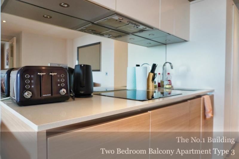 Gunwharf Quays Apartments 포츠머스 외부 사진