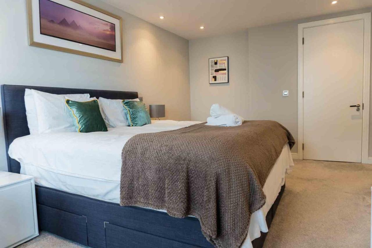 Gunwharf Quays Apartments 포츠머스 외부 사진