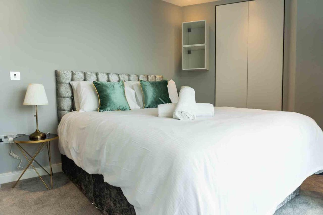 Gunwharf Quays Apartments 포츠머스 외부 사진