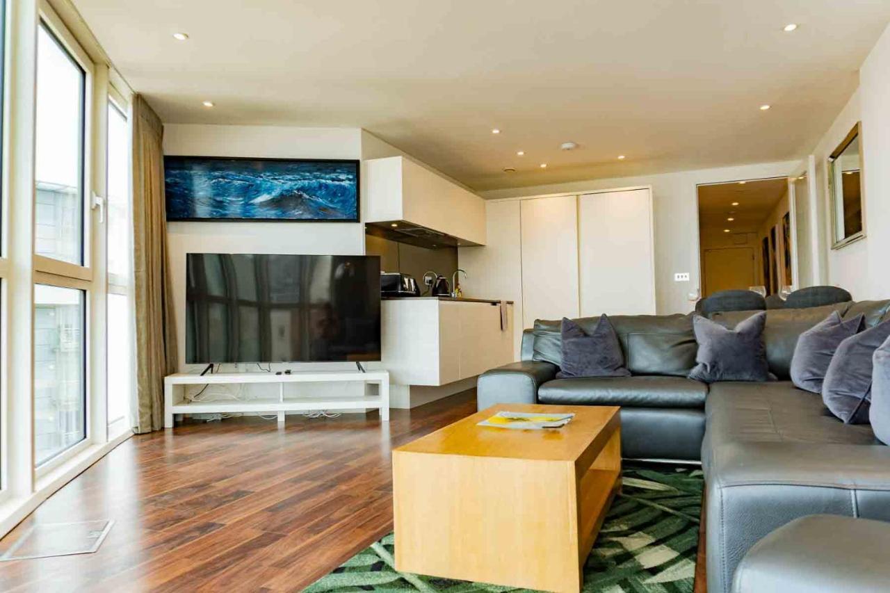 Gunwharf Quays Apartments 포츠머스 외부 사진
