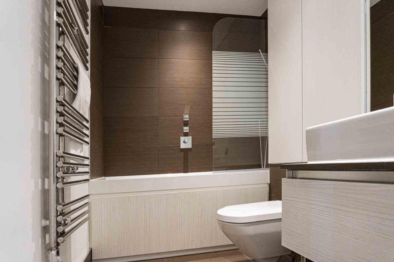 Gunwharf Quays Apartments 포츠머스 외부 사진