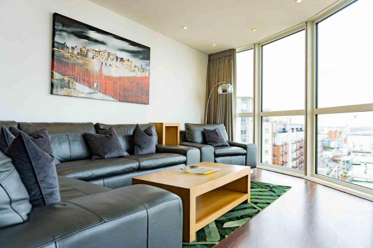 Gunwharf Quays Apartments 포츠머스 외부 사진