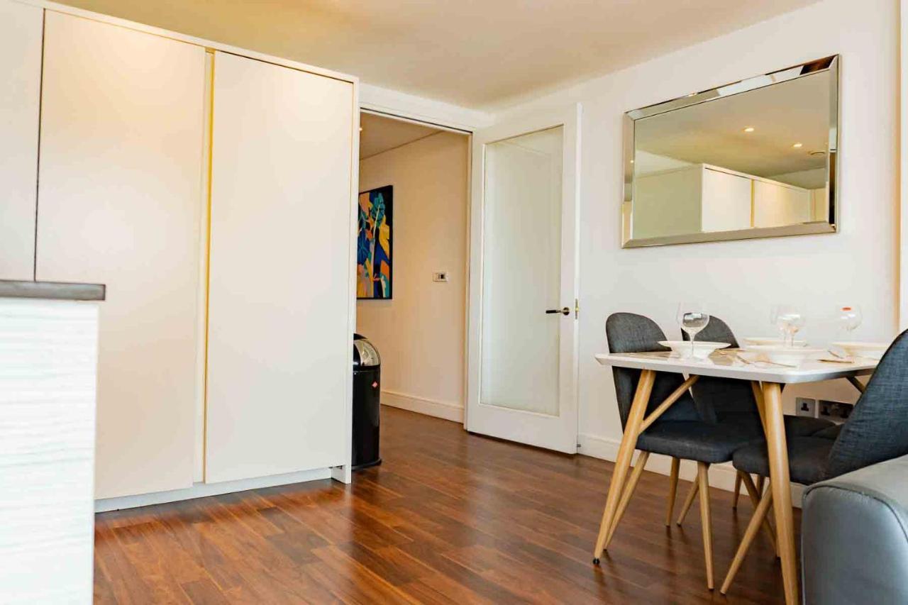 Gunwharf Quays Apartments 포츠머스 외부 사진