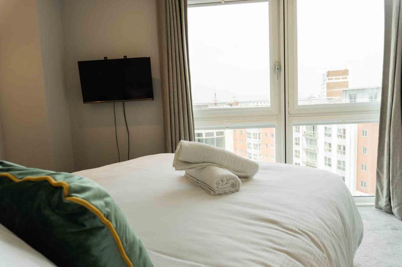 Gunwharf Quays Apartments 포츠머스 외부 사진
