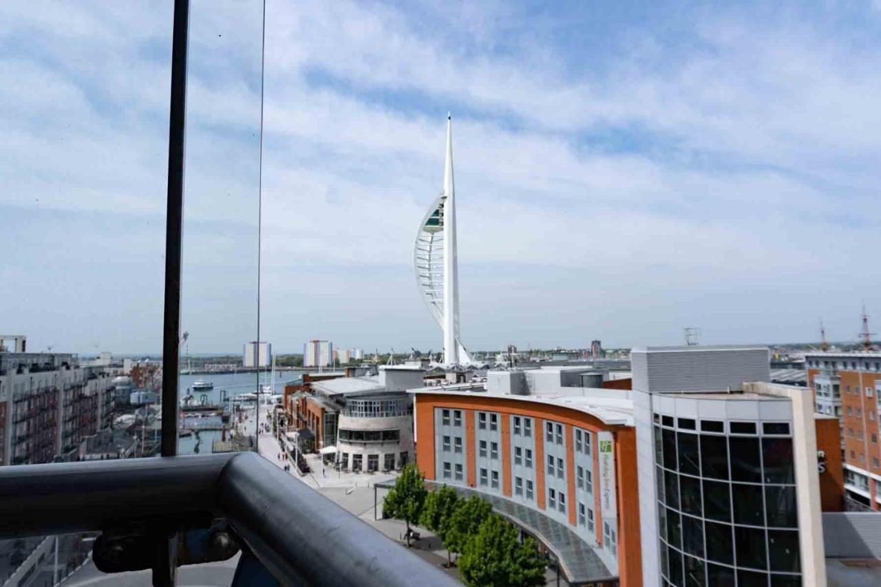 Gunwharf Quays Apartments 포츠머스 외부 사진