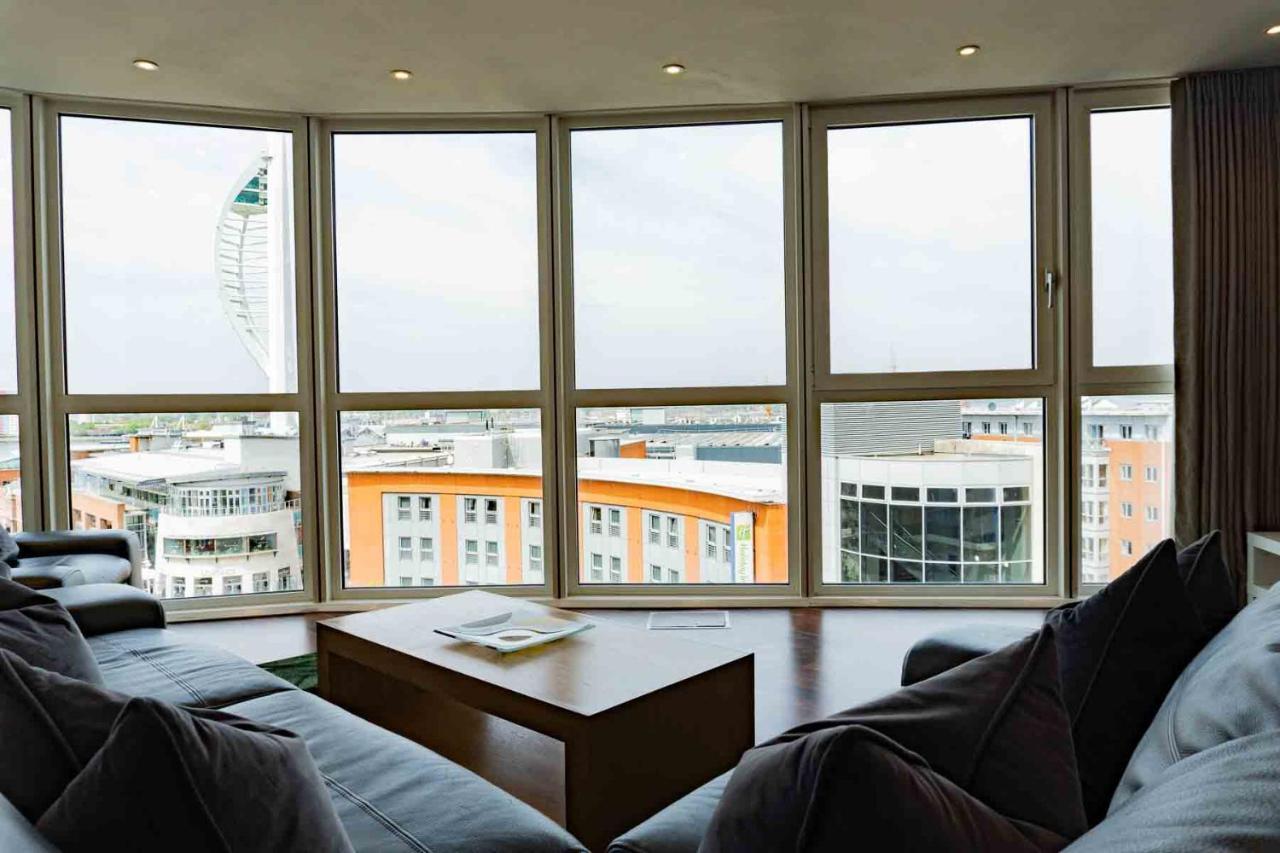 Gunwharf Quays Apartments 포츠머스 외부 사진